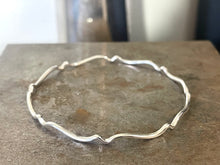 Load image into Gallery viewer, Heartbeat Bangle