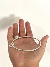 Load image into Gallery viewer, Heart Bangle