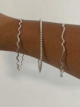 Load image into Gallery viewer, Heartbeat Bangle